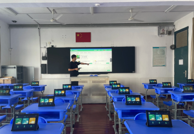 学生可动态复现真实场景实现物理环境与数字空间的虚实共生