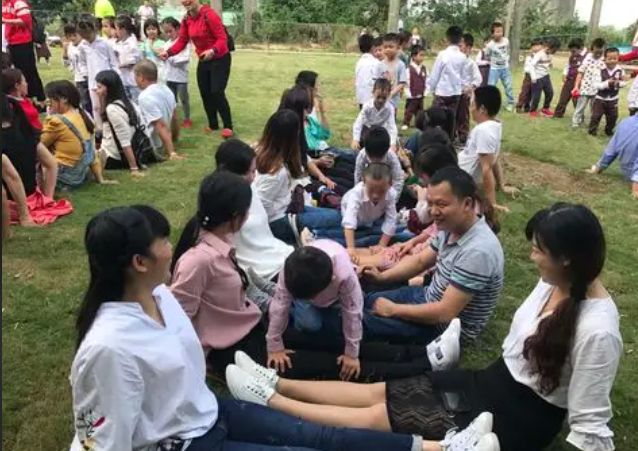 在切实的行动中调节自身情绪逐步建立对自身教育角色的认同和信心