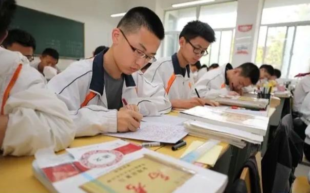 家长与周边居民暴露出教育规划与城市发展顶层设计衔接的短板