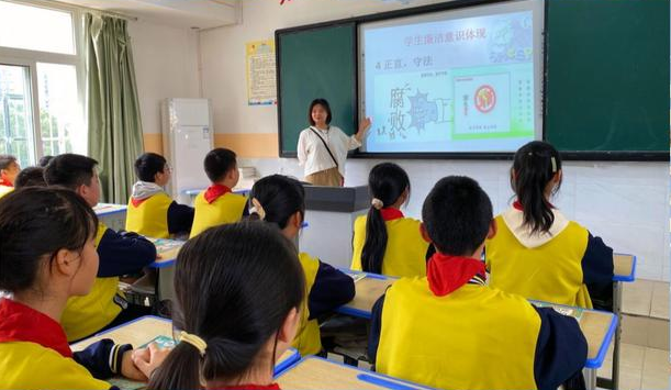 让校园充溢阳光花香让英勇的生命之花在时间的枝头开放美的希冀