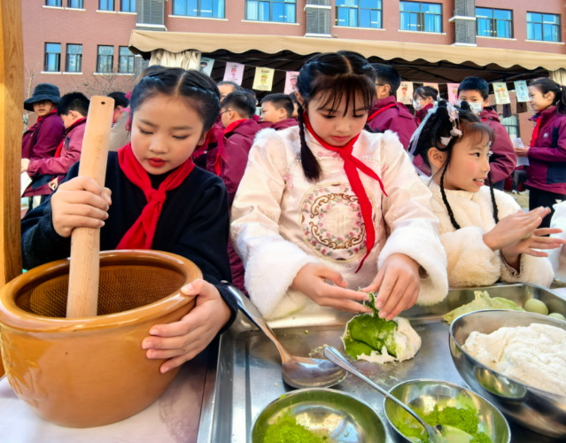 学生双向赋能让书香滋润家庭让人文底蕴与赤色崇奉滋补少年生