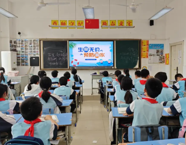 判断校园是否需求担责中心在于校方是否存在教育办理上的“差