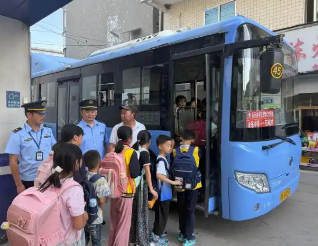 网约车无证运营等违法违规行为坚决铲除学生出行期间的安全危