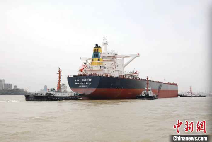 300米长巨轮全船断电失控 引航员果断处置成功脱险