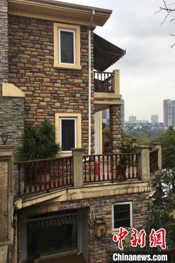 重庆法官首次网络“带货”司法拍卖 观众“云看房”线上成交独栋别墅