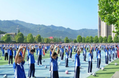 同上壹堂課在陽光灑滿校園的大課間